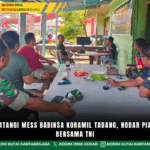 Warga Datangi Mess Babinsa Koramil Tabang, Nobar Piala Dunia Bersama TNI