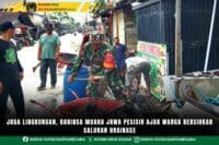 Jaga Lingkungan, Babinsa Muara Jawa Pesisir Ajak Warga Bersihkan Saluran Drainase