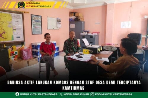 Babinsa Aktif Lakukan Komsos Dengan Staf Desa Demi Terciptanya Kamtibmas