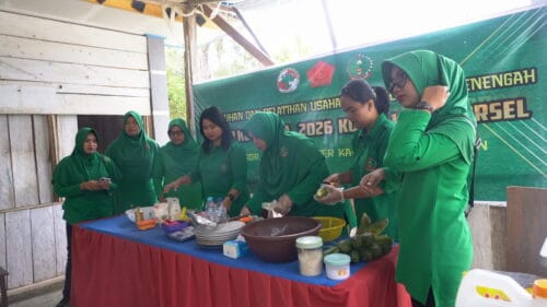 Dansatgas TMMD Ke-129 Kodim 1807/Sorong Selatan Bersama Persit Dorong Kemandirian Ekonomi Warga Melalui Penyuluhan dan Pelatihan UMKM