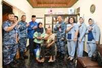 Berbagi Kasih dan Kepedulian di Hari Bakti Ke-79 TNI AU, Lanud Sjamsudin Noor Hadirkan Senyum untuk Anak Yatim dan Purnawirawan