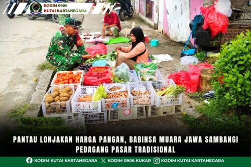 Pantau Lonjakan Harga Pangan, Babinsa Muara Jawa Sambangi Pedagang Pasar Tradisional Pantau Lonjakan Harga Pangan, Babinsa Muara Jawa Sambangi Pedagang Pasar Tradisional