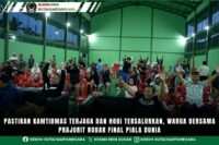 Pastikan Kamtibmas Terjaga dan Hobi Tersalurkan, Warga Bersama Prajurit Nobar Final Piala Dunia