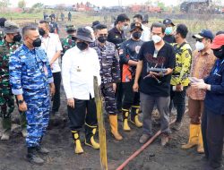 Gunakan Cairan Khusus, Metode Undercooling Dikerahkan; Gubernur, Danlanud, dan Forkopimda Kalsel Bersinergi di Titik Api Atasi Karhutla