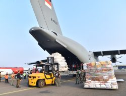 Hari Kedua Puluh Penanganan Gempa NTT, TNI Kirim 1.080,013 Ton Bantuan