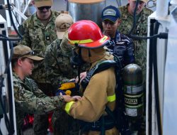 Latihan Pengenalan Alat Penyelamatan Kapal Perkuat Kemampuan TNI dan Unsur Maritim AS