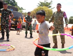 Puspsi TNI Bersama Kodim 1612/Manggarai dan Yonif TP 834/WM Berikan Trauma Healing kepada Penyintas Gempa