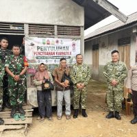 TNI Gencarkan Penyuluhan Door to Door Cegah Karhutla di Kabupaten Sambas