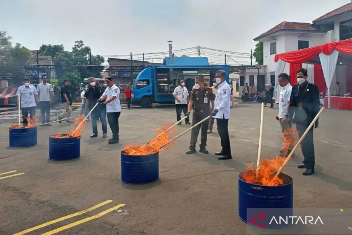 Namun, proses persidangannya berlangsung di Pengadilan Negeri Jakarta Timur