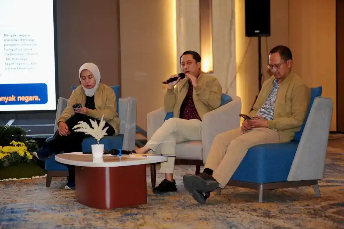 Penanganan terhadap BPR dan BPRS yang mengalami pencabutan izin usaha tidak hanya berlangsung di Jawa Barat