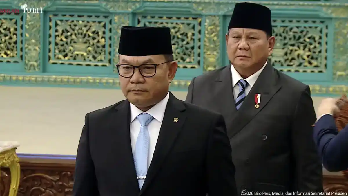 Pengucapan sumpah berlangsung dengan tata cara kenegaraan dan disaksikan oleh jajaran pejabat serta undangan yang hadir