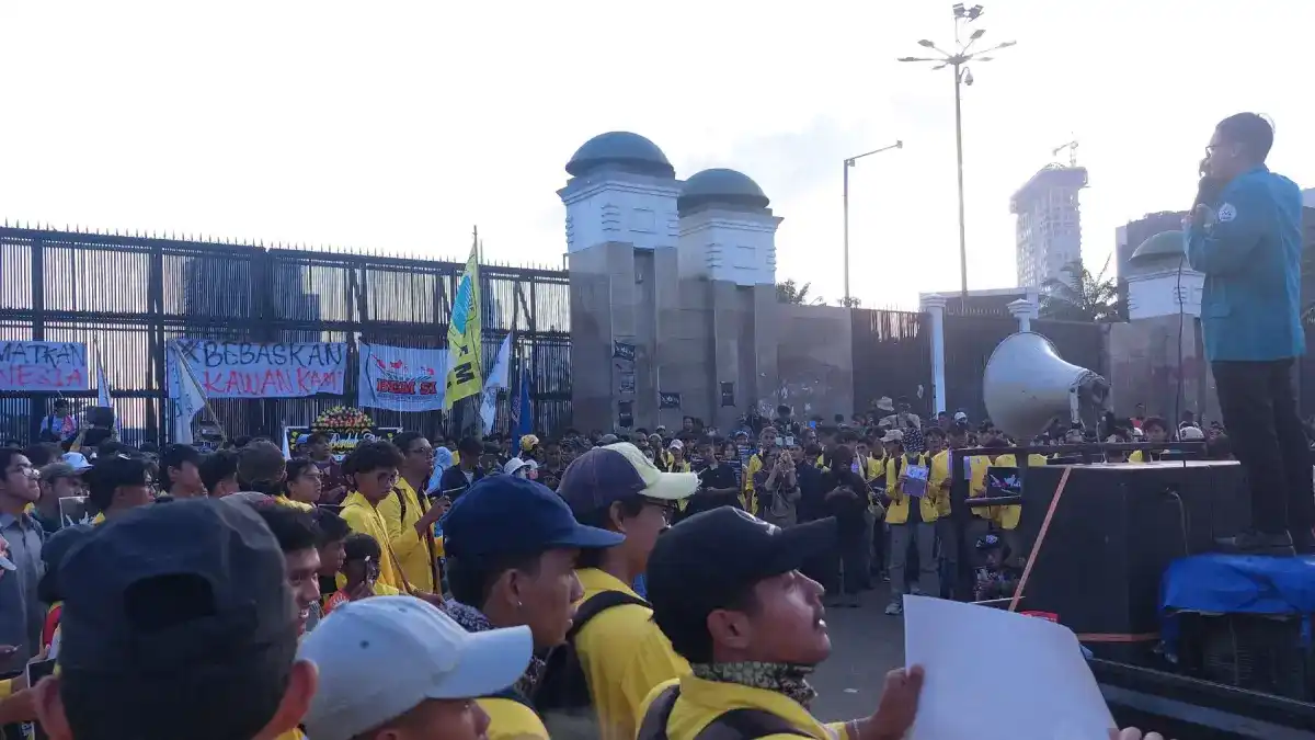 BEM SI Gelar Aksi di Depan DPR, Hampir 4.000 Personel Disiagakan