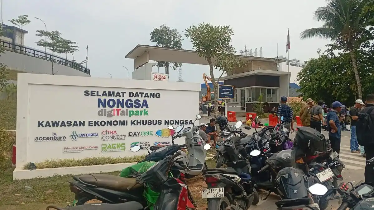Tiga Bulan Tanpa Aliran Air, Warga Sambau Blokade Nongsa Digital Park