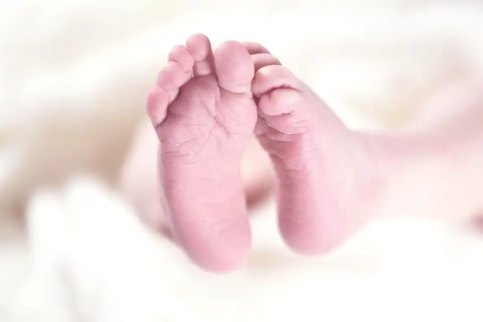 Rasa Cemburu Berujung Maut, Ayah Aniaya Bayi 11 Bulan di Cakung