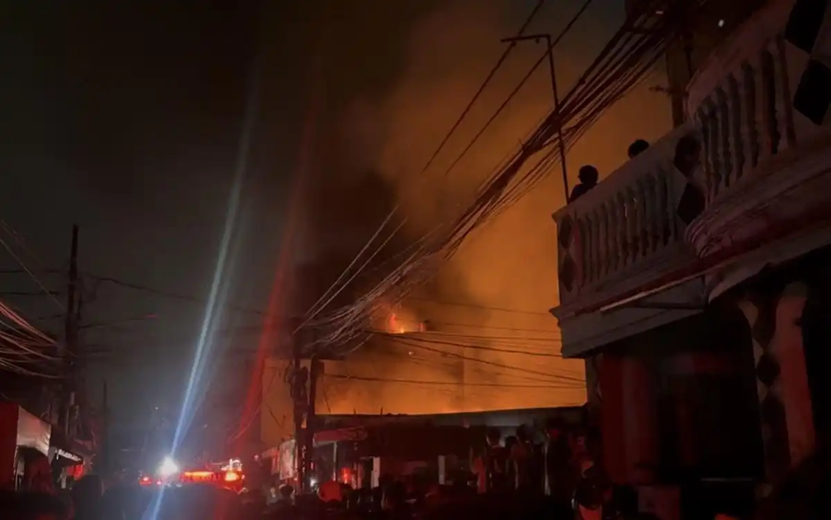 Kebakaran Melanda Permukiman Padat di Senen, 30 Unit Pemadam Dikerahkan