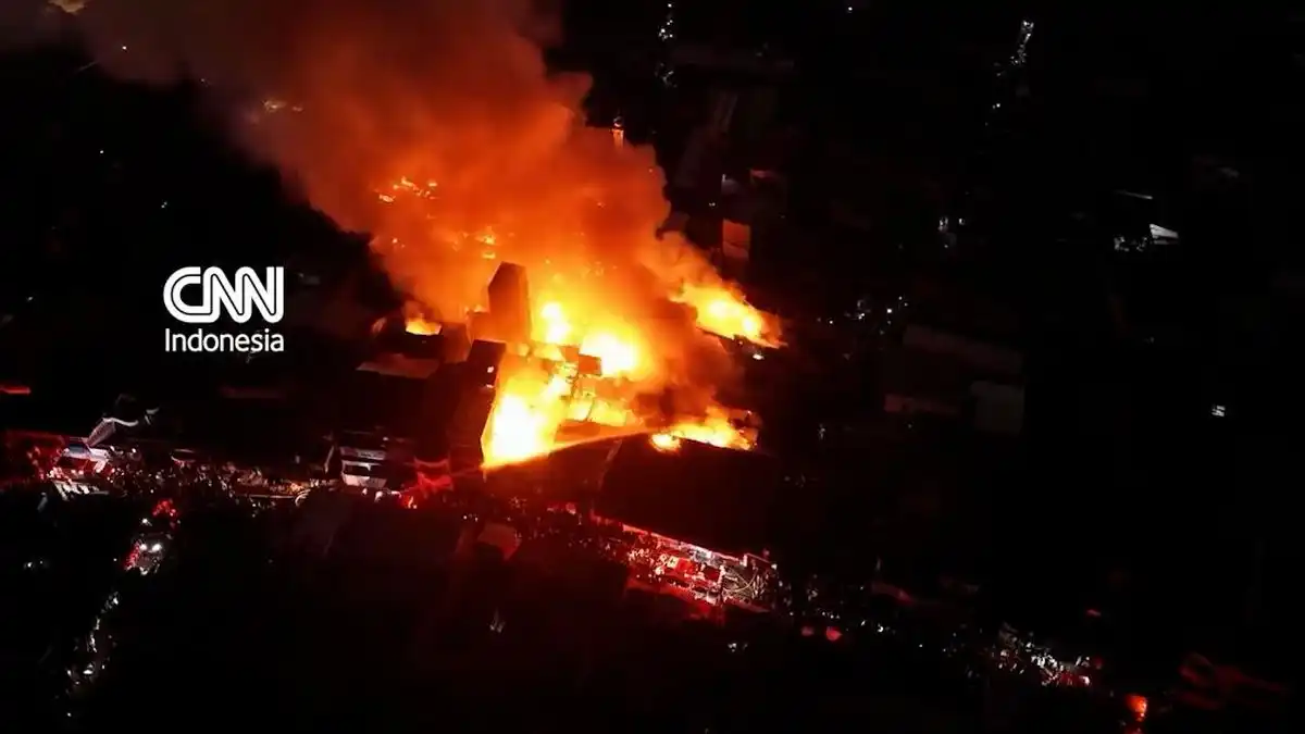 Kebakaran Melanda Kramat Pulo, Sedikitnya 83 Rumah Terbakar