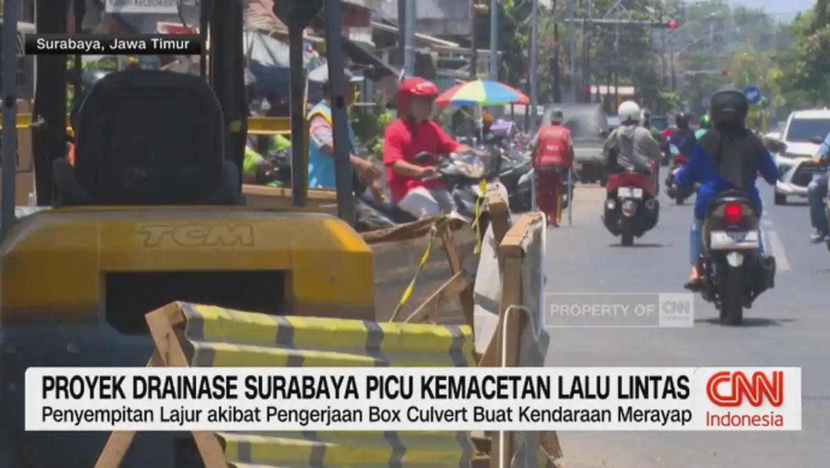 Pembangunan Drainase Surabaya Berlangsung, Arus Lalu Lintas Terdampak