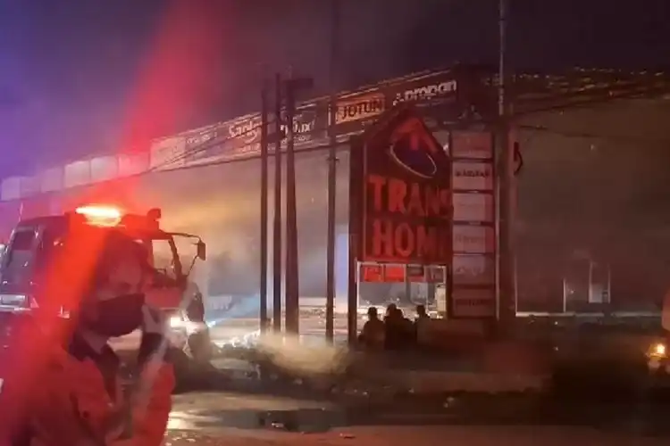 Kebakaran Trans Home Sleman Berlangsung Berjam-jam, Dua Perempuan Ditemukan Tak Bernyawa