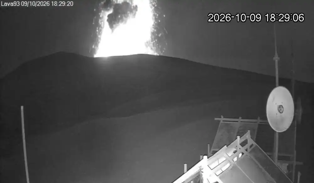Erupsi Gunung Anak Krakatau Terjadi pada Jumat Sore, Warga Diminta Menjauh 2 Kilometer