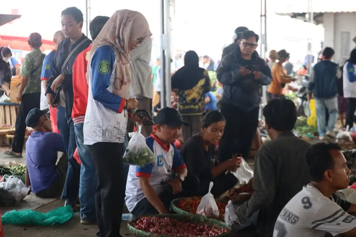 ASN Pemkot Bekasi Ikut Meramaikan Gebrak Pasar di Pasar Baru