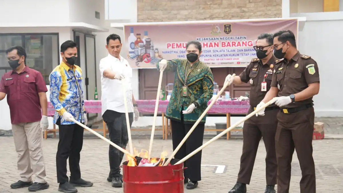 Kejari Tapin Musnahkan Barang Bukti dari 46 Perkara yang Telah Berkekuatan Hukum Tetap