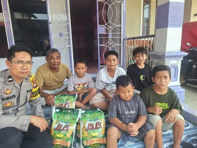 Kepedulian Bhabinkamtibmas Ngabang untuk Anak Yatim di Dusun Tanjung