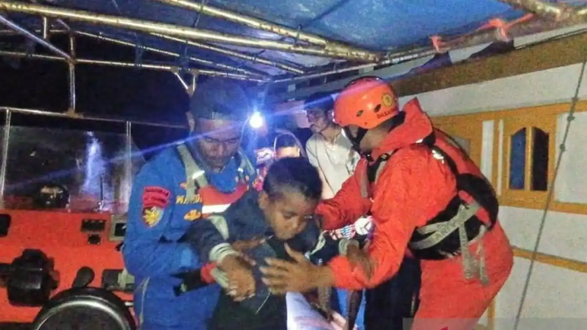 27 Penumpang Kapal Kayu Dievakuasi Setelah Terombang-ambing di Perairan Aru