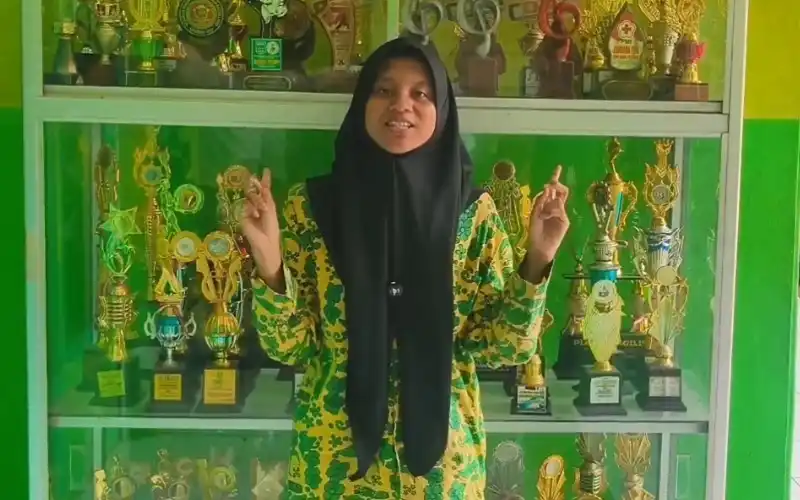 Perjuangan Syifa Mempertahankan Pendidikan di Tengah Keterbatasan