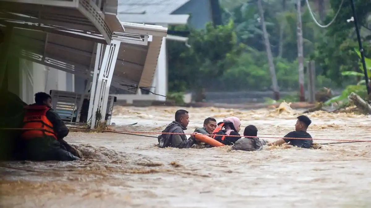 Banjir Rendam Sejumlah Wilayah Padang, Warga di Belasan Lokasi Masih Dievakuasi