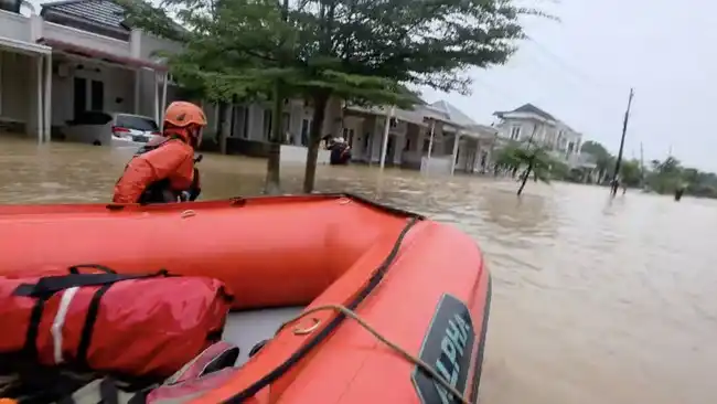 Banjir Menggenangi Dua Kecamatan di Padang, Evakuasi Warga Menjadi Prioritas