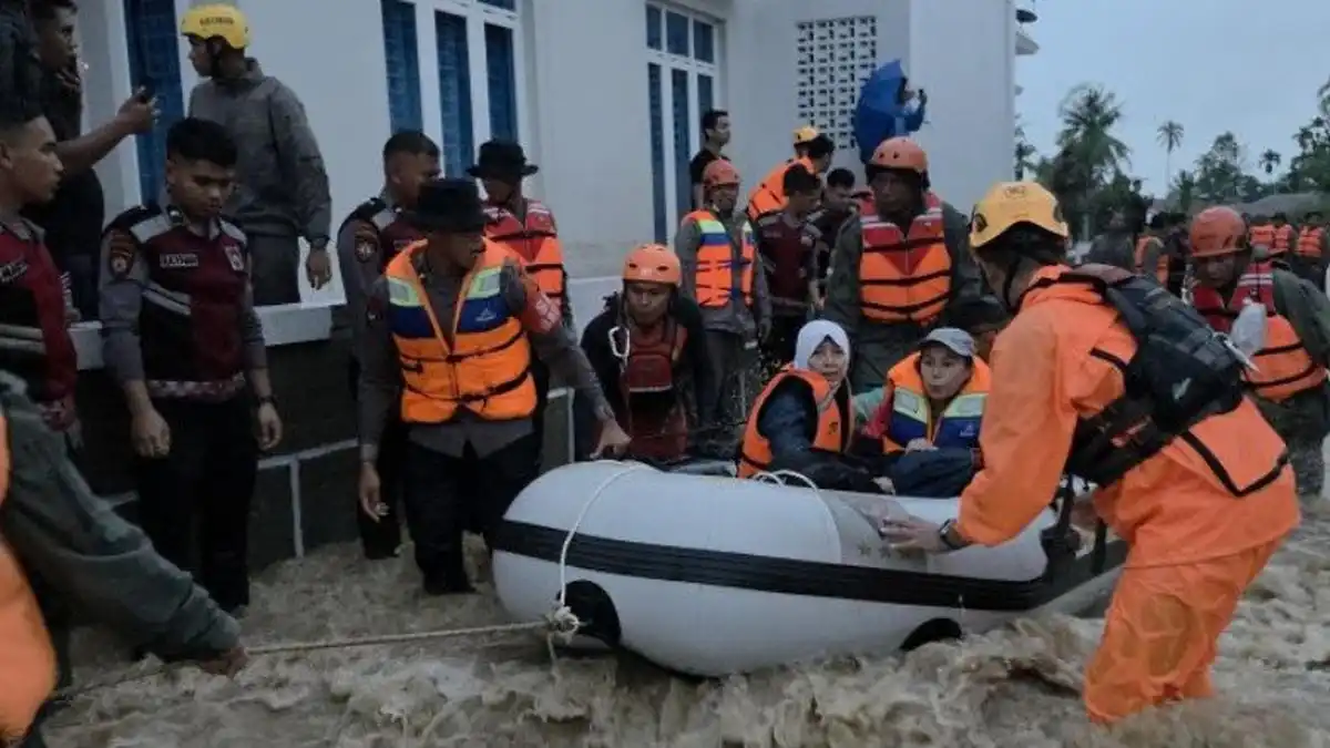 Banjir Rendam Dua Kawasan di Padang, Tim Gabungan Evakuasi Lebih dari 50 Warga