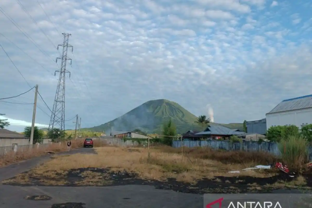 Aktivitas Gunung Lokon Tetap Waspada, Gempa Vulkanik Dangkal Mendominasi