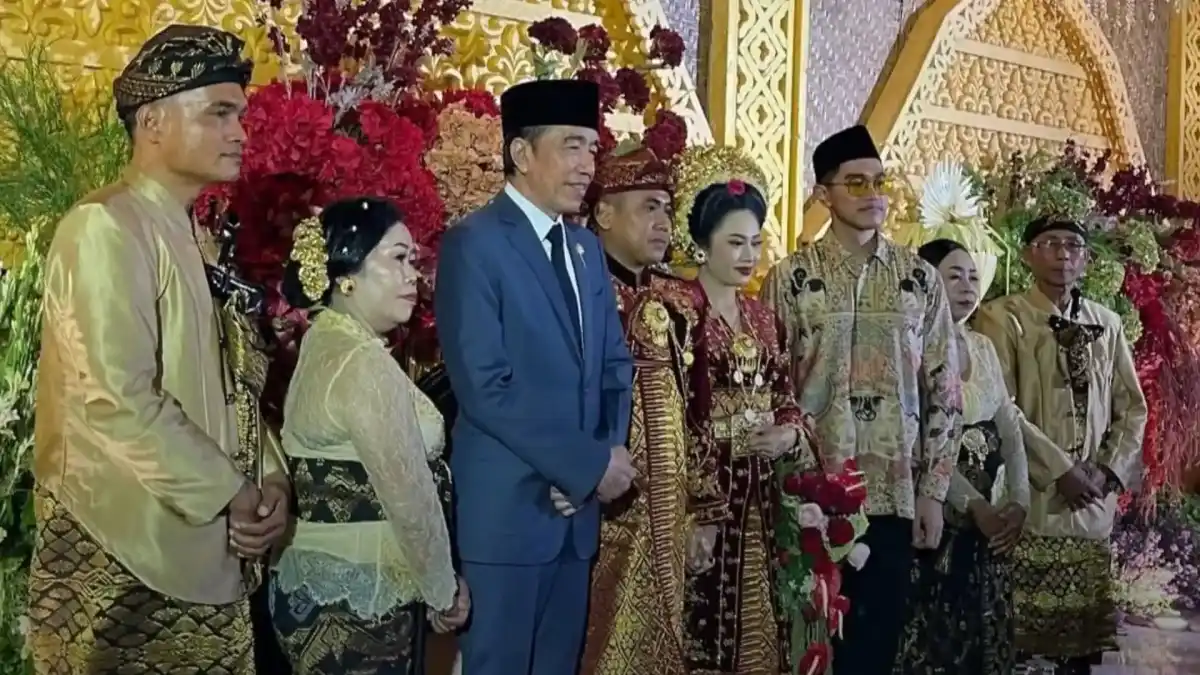 Jokowi Hadiri Resepsi Pernikahan di Taman Mayura Mataram