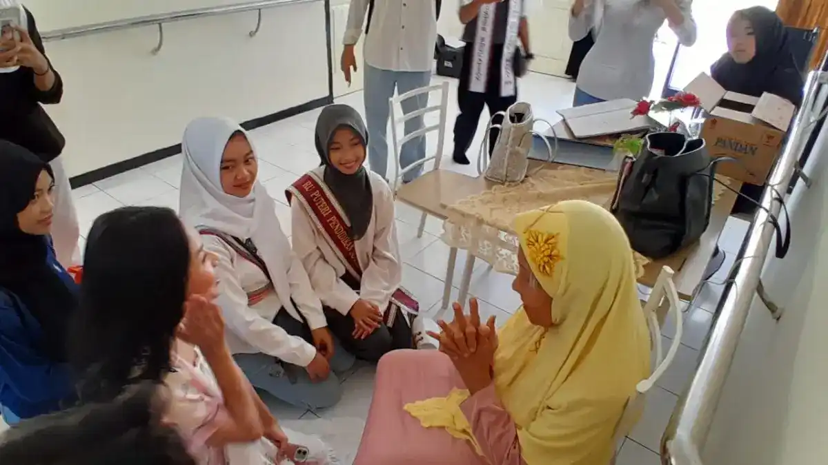 Kepedulian Finalis Pageant dan Pelajar NTB Terwujud Lewat Kunjungan Sosial