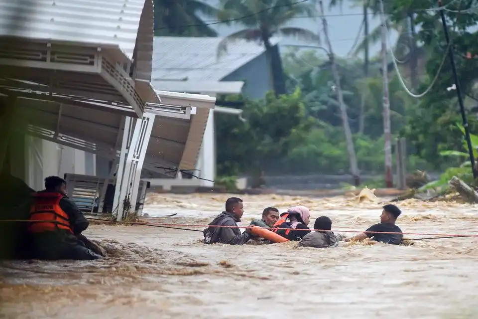 Banjir Luapan Sungai di Dua Kawasan Padang, Lebih dari 50 Warga Dievakuasi