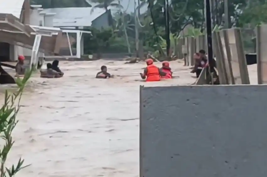 Banjir Rendam 120 Rumah di Padang, Ratusan Warga Terdampak