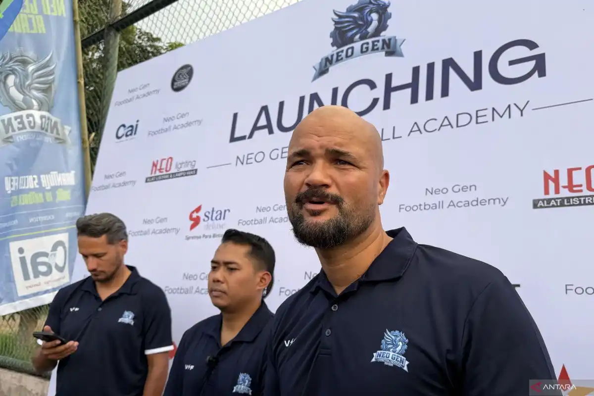 Langkah Sergio van Dijk Membuka Ruang Pembinaan Talenta Muda di Bandung
