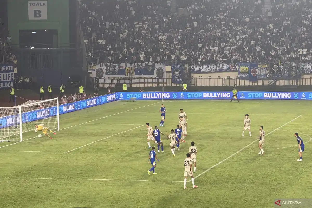 Persib Bangkit dari Dua Gol dan Amankan Hasil Imbang Melawan Dewa United