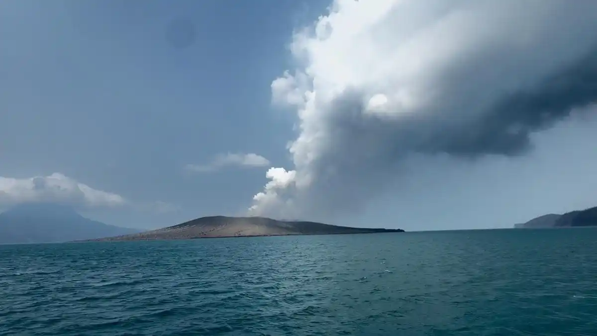 Aktivitas Gunung Anak Krakatau Fluktuatif, Warga Diminta Menjauh dari Dataran Baru