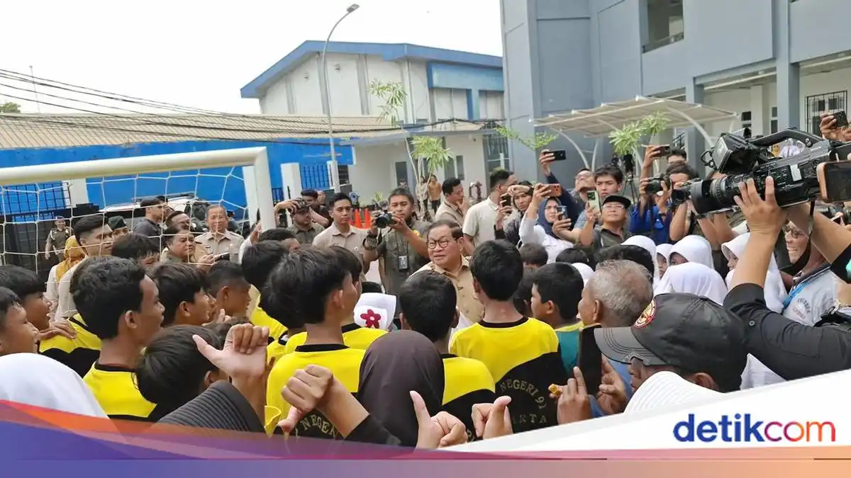 Sekolah Rampung Direvitalisasi, Siswa Jaktim Sambut Pramono dengan Antusias