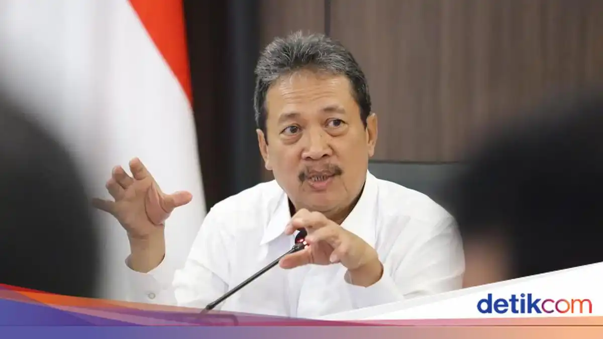 Pemerintah Menghentikan Permanen Ekspor Benih Bening Lobster