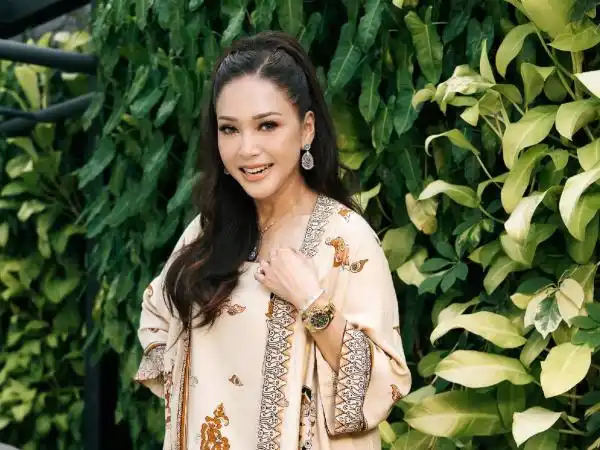 Bio Threads Maia Estianty Soroti Batasan Interaksi dengan Netizen