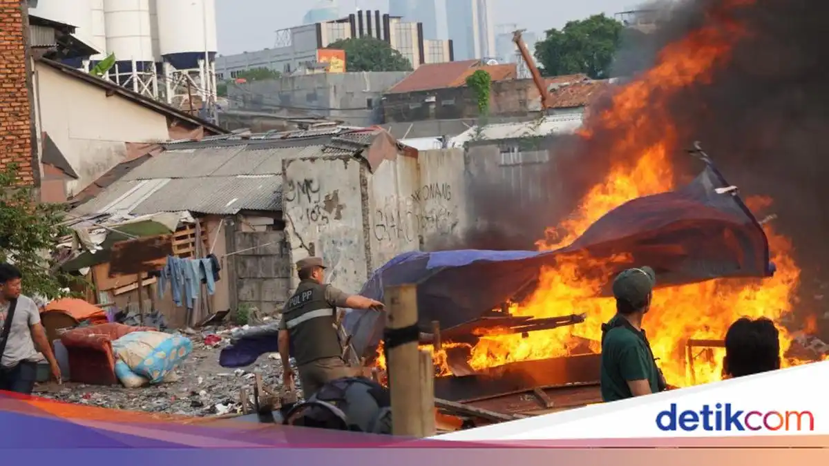 Operasi Gabungan di Kampung Boncos Berujung Pemusnahan Lapak Narkotika