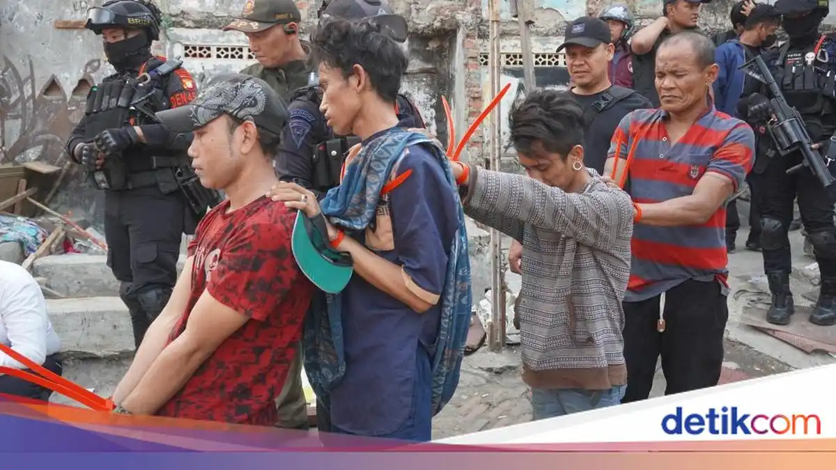 Empat Pria Diamankan dalam Penggerebekan Narkoba di Kampung Boncos