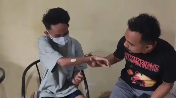 Pemuda Gowa Diserang Busur Saat Pulang, Dua Anak Panah Menancap di Wajah dan Lengan