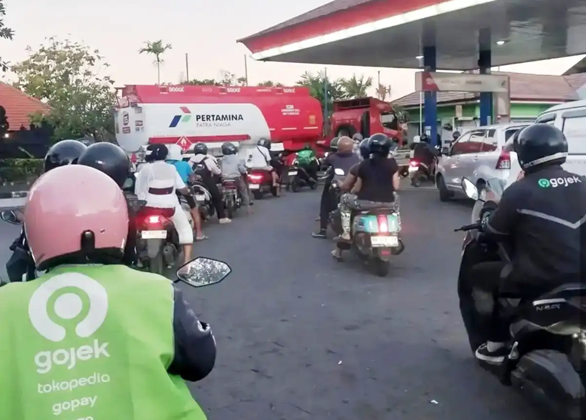 Antrean BBM Meluas di Bali, Gubernur Koster Desak Pertamina Perkuat Distribusi