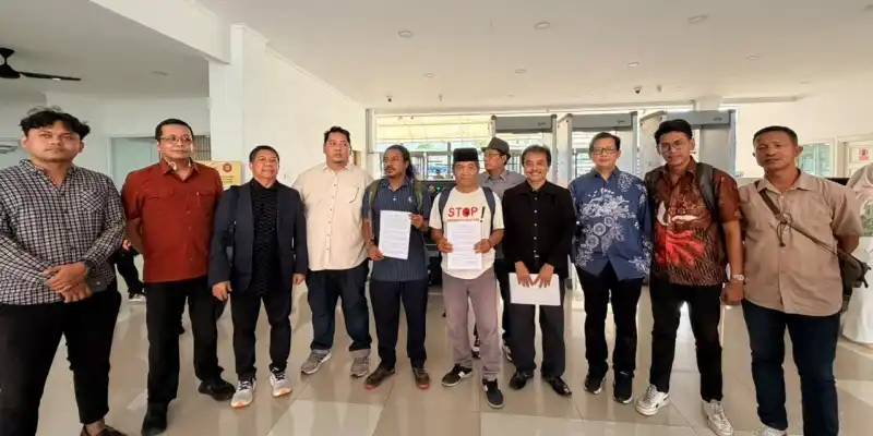 Audiensi KIPP dan AKSI soal Angket Gibran Tertahan di Gerbang DPR