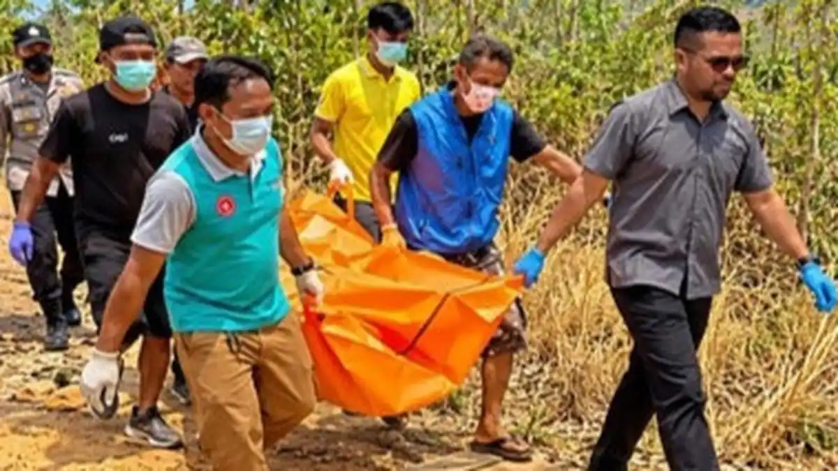 Evakuasi Jasad Perempuan Tanpa Identitas di Lereng Kebun Jati Sukabumi Terkendala Medan Terjal
