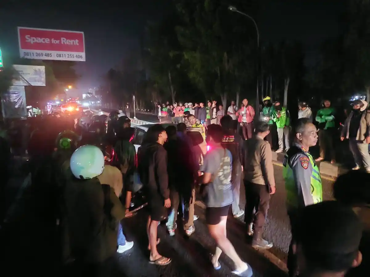 Pengemudi Mobil Lawan Arus di Ringroad Utara Sleman Dievakuasi untuk Pemeriksaan Medis
