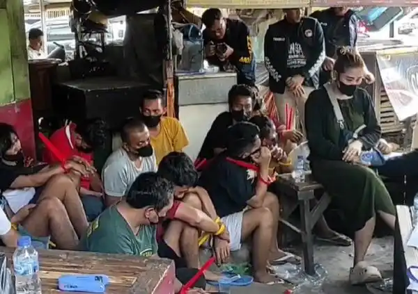 Operasi Gabungan di Jalan Kunti Surabaya Amankan 19 Orang Terkait Narkoba